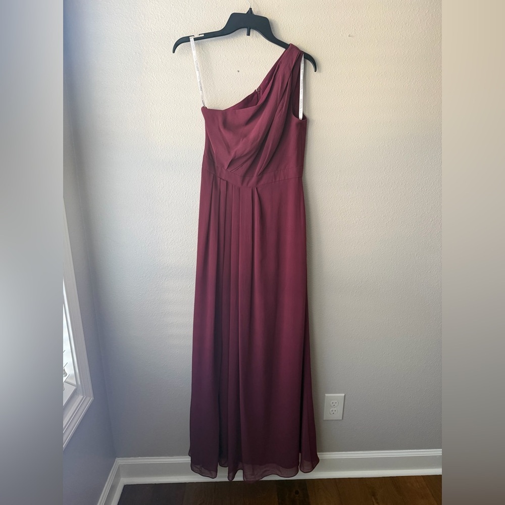 David’s Bridal F18055 Wine Size 6 One Shoulder Crinkle Chiffon Dress - Picture 5 of 11